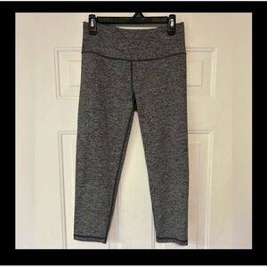Victoria's‎ Secrets VSX Sport Knockout Tight Capri Leggings Women's Size M Gray
